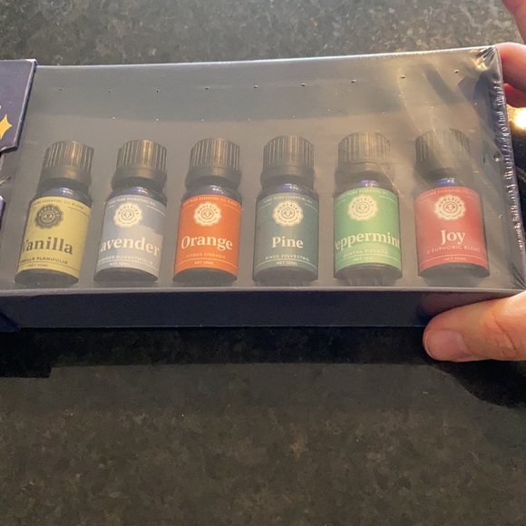 Essential oils Holiday Collection - Picture 2 of 2